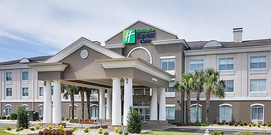 holiday-inn-express-and-suites-dublin-6069775186-2x1